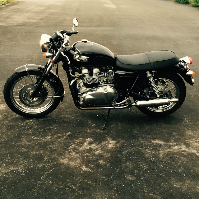 TRIUMPH BONNEVILLE