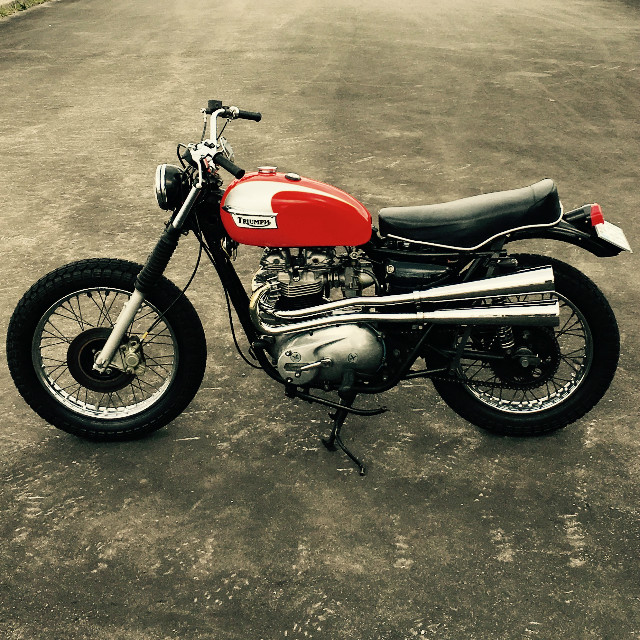 TRIUMPH T140E