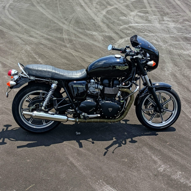 TRIUMPH Bonneville