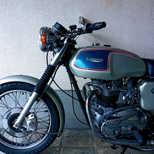 TRIUMPH T140V