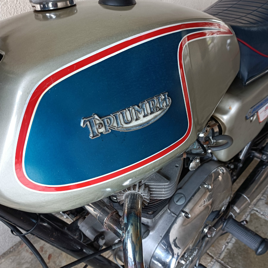 TRIUMPH T120R