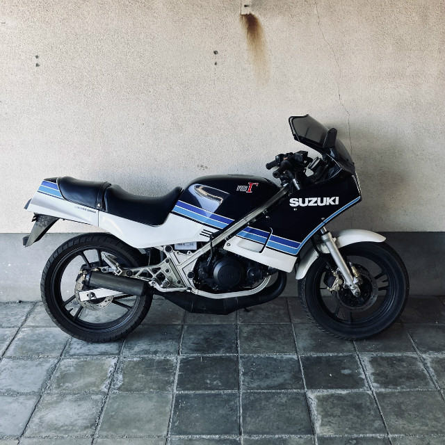 SUZUKI RG250Γ