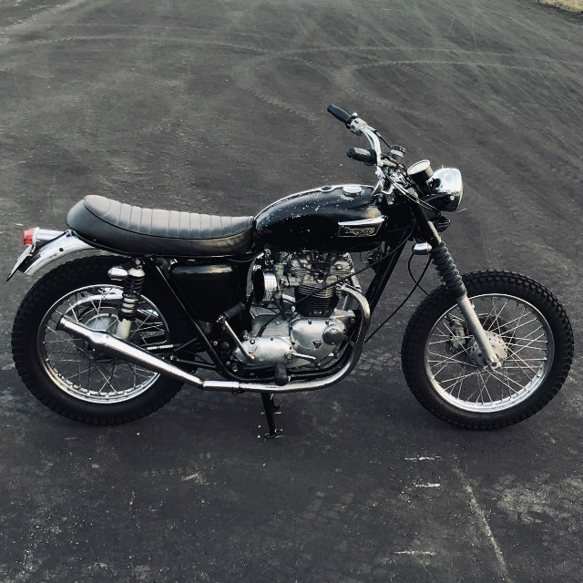 TRIUMPH T140V