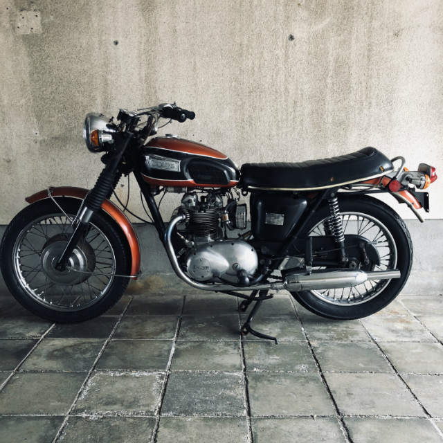 TRIUMPH T100R Daytona