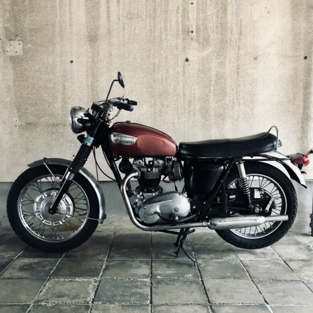 TRIUMPH T120R