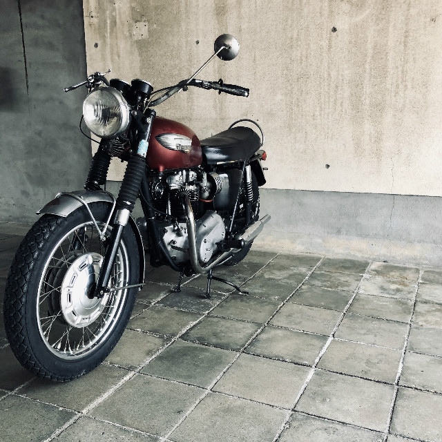 TRIUMPH T120R