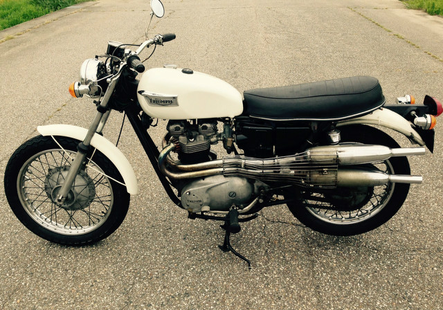 TRIUMPH T120V